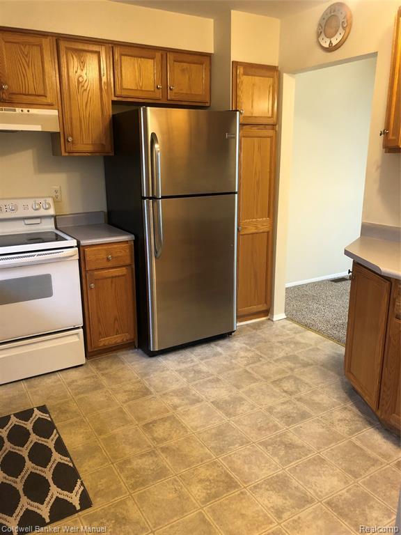 3890 Old Creek Rd Unit 102, Troy, MI 48084 Condo for Rent in Troy, MI