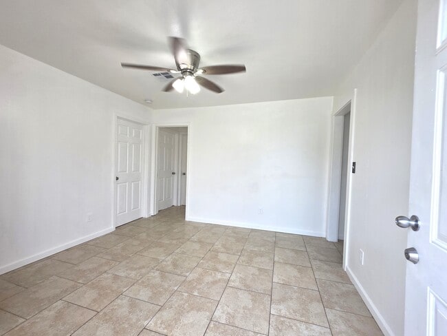 Building Photo - 556 Westwood Dr