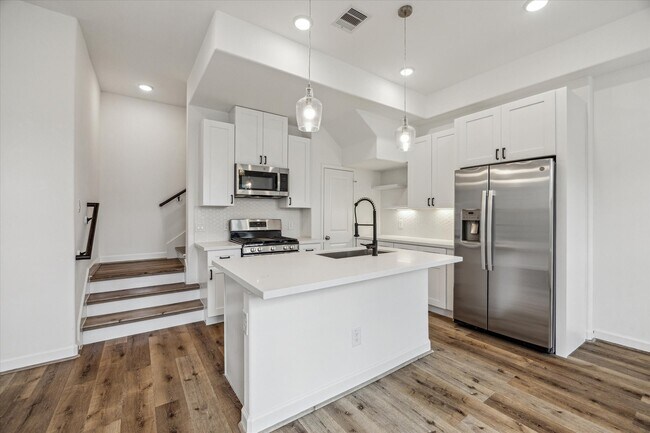 Building Photo - 2333 Hoskins Dr