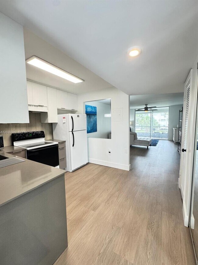 Building Photo - 8300 Sunrise Lakes Blvd