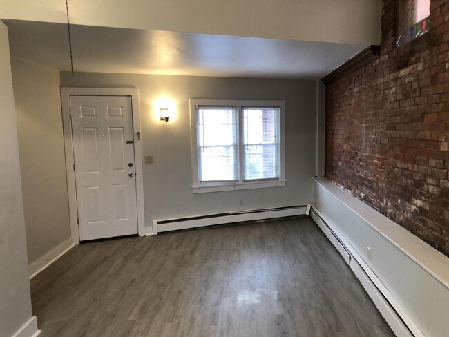 Building Photo - 22 Summer St