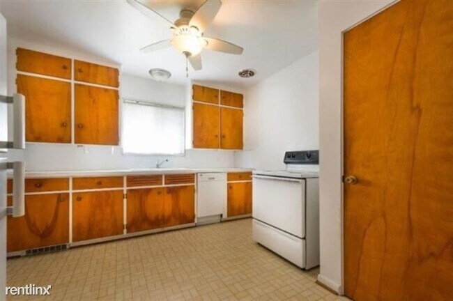 Building Photo - 3 br, 1.5 bath House - 323 Pauline Blvd