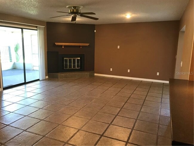 Building Photo - 852 Woodside Rd