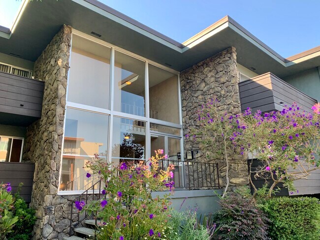 Sunny, Southwest-facing Iconic Building - 1944 Garden Dr