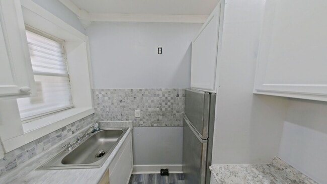 Building Photo - 126 N 53rd St