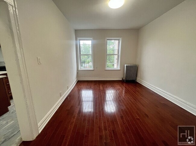 Building Photo - 3BR 1BA 1100sft Floor Through