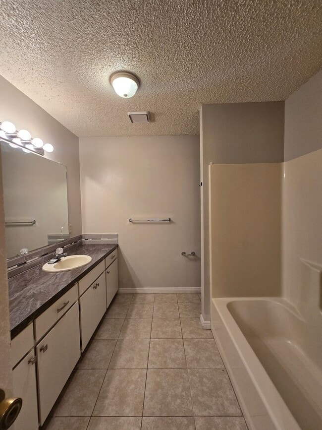 Building Photo - 1032 Mockingbird Ln