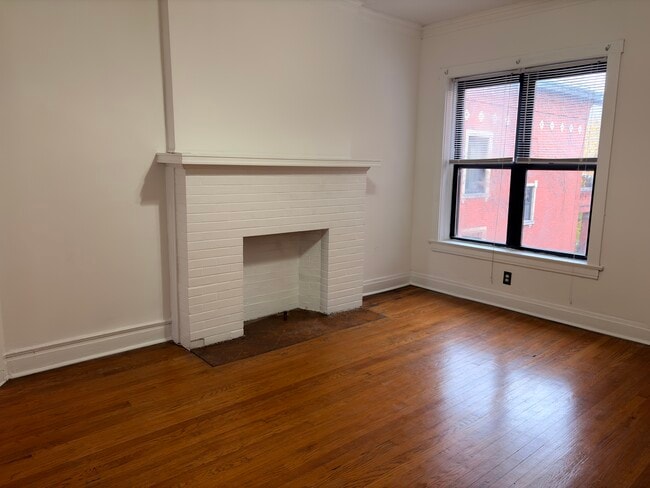 Building Photo - 3722 N Sheffield Ave