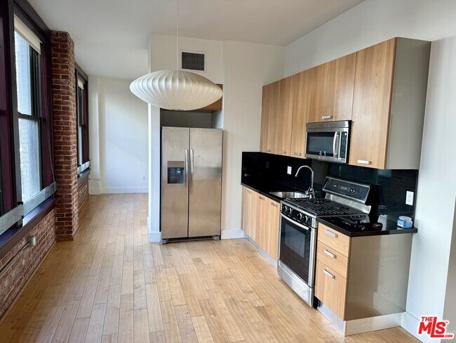 Foto del edificio - 460 S Spring St