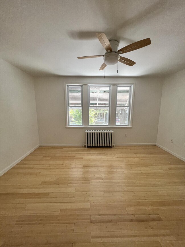 Foto del edificio - 432 23rd Pl NE