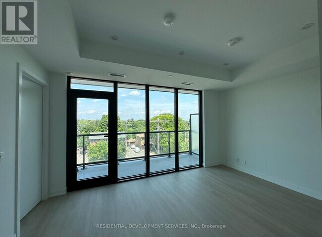 Photo du bâtiment - 699-699 Sheppard Ave E