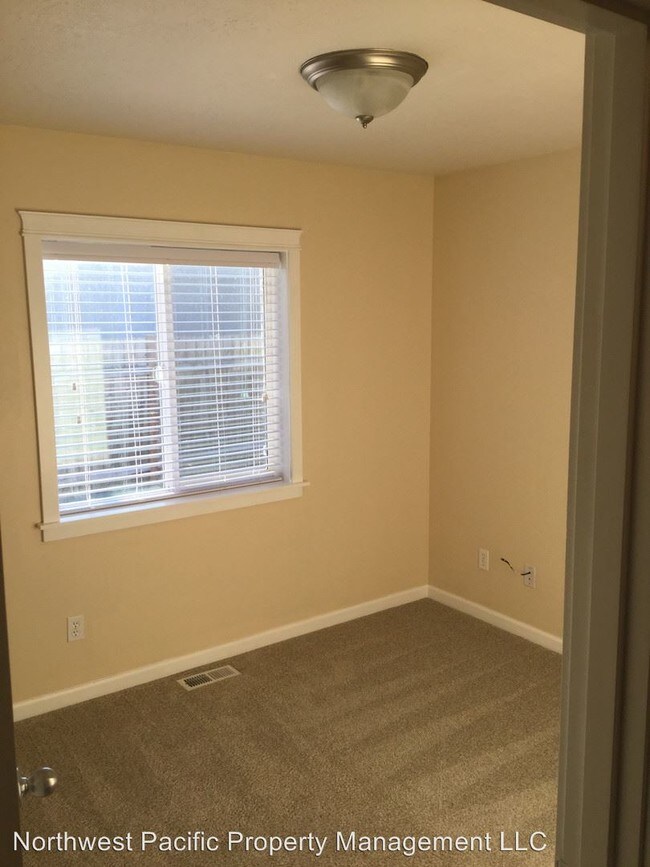 Foto del edificio - 3535-3537 Fisher Ct NE