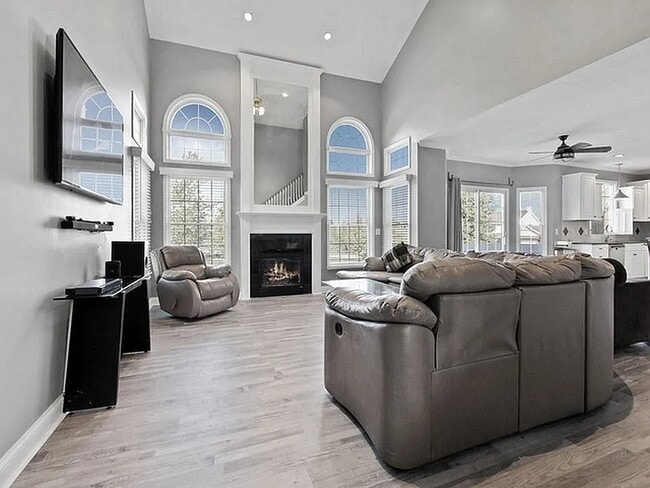 Building Photo - 2201 Knollbrook Way