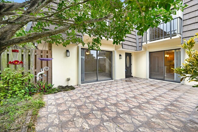 Building Photo - 2111 Vista Oaks Cir NE