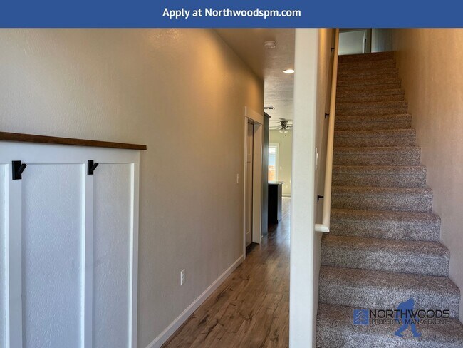 Building Photo - Gorgeous 2 Bedroom 2.5 Bath Townhome  in W...