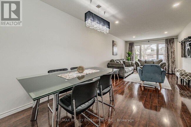 Building Photo - 92 Stoney Brook Crescent