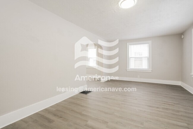 Foto del edificio - 1108 Diamond Ave