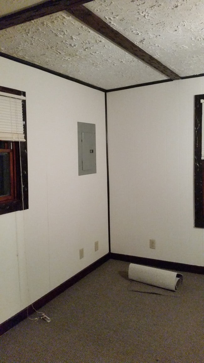 Building Photo - 19 Douglas St