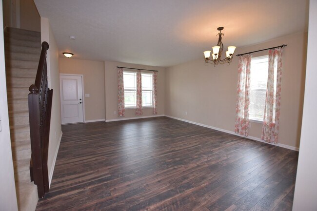 Foto del edificio - New Palestine 4 Bedroom Home