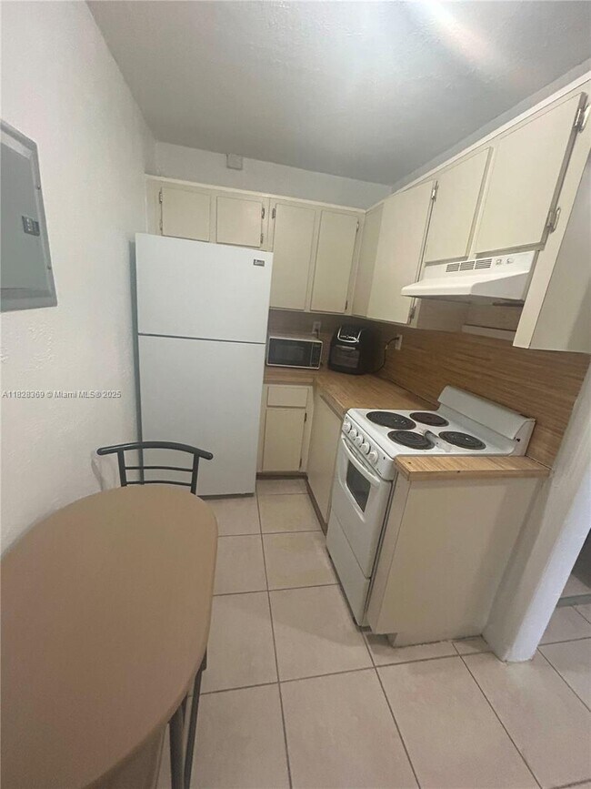 Foto del edificio - 6950 Miami Gardens Dr
