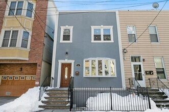 Building Photo - 24 W 19th St