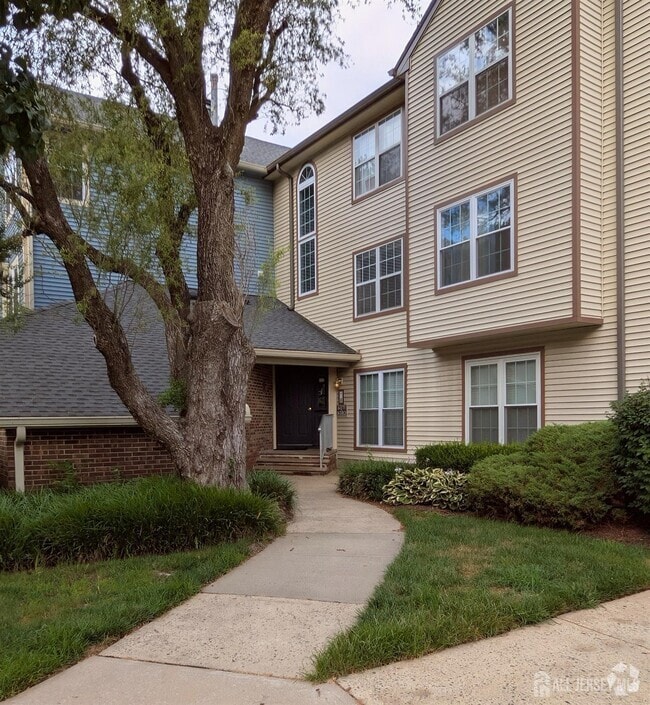 Building Photo - 6071 Cedar Ct