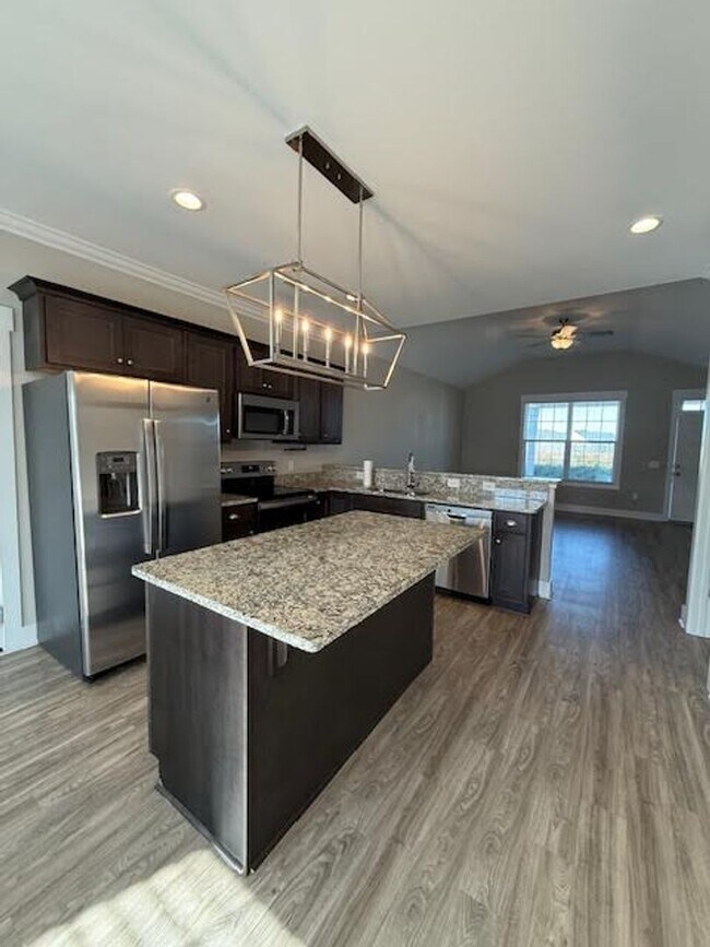 Building Photo - An Unbeatable Location and Stunning Home!!