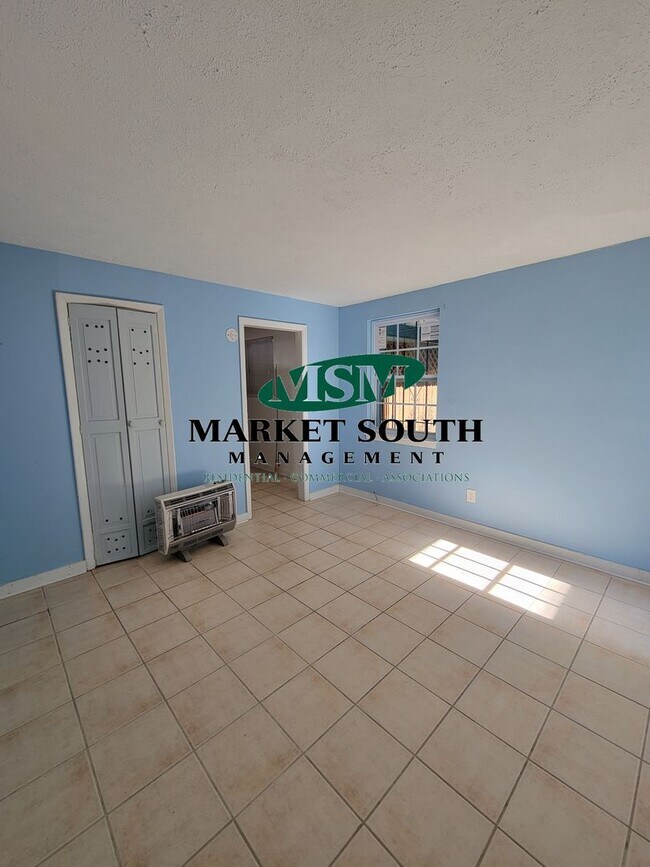 Building Photo - CHARLTON E 216.5