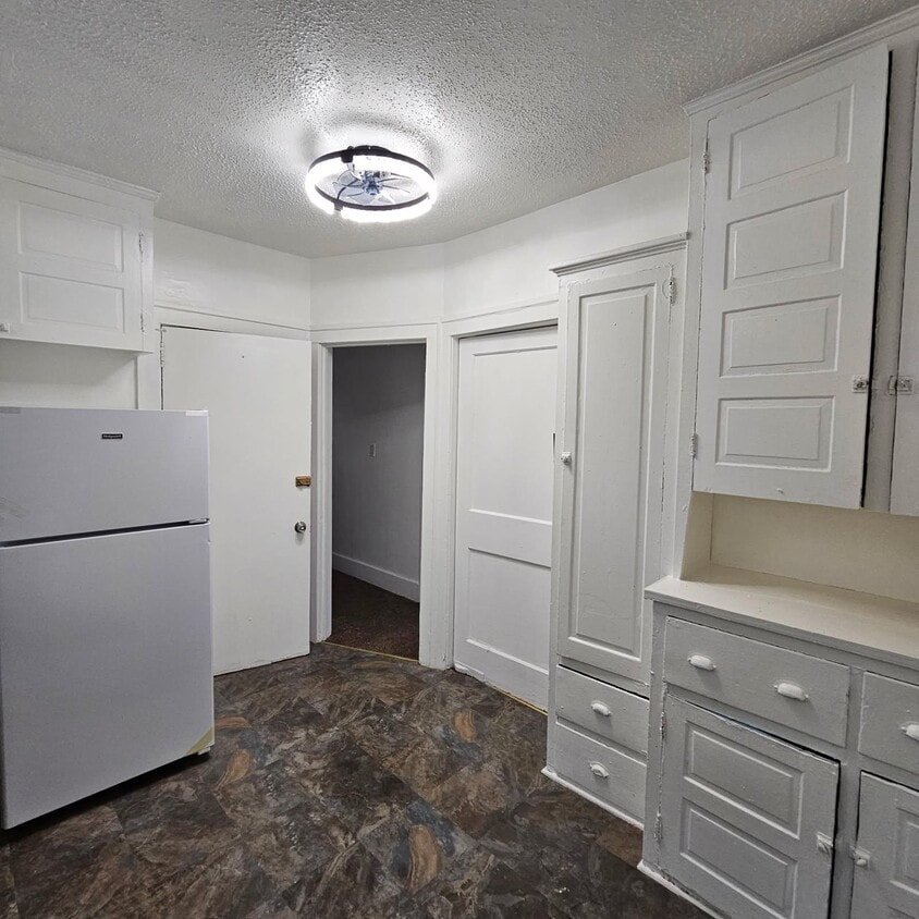 Building Photo - Calvert