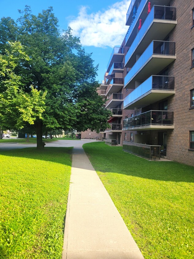 Primary Photo - Maplewood Place Apartments