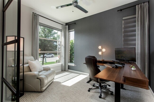 Building Photo - 2468 Electra Dr