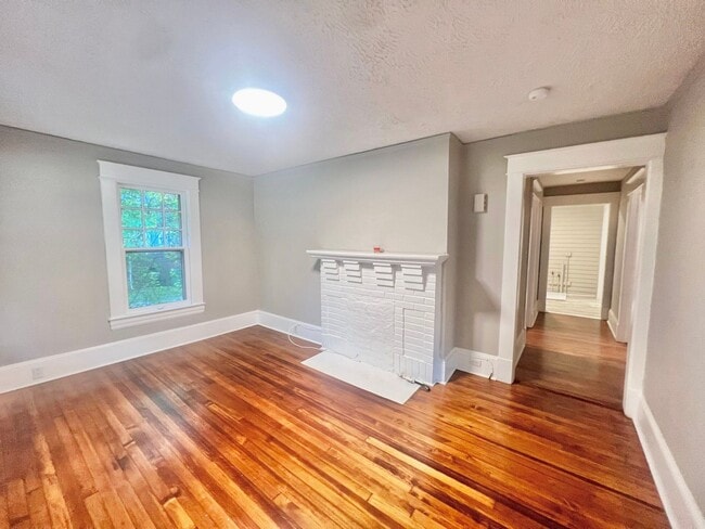 Photo - Cute 3 Bed 1 Bath in Highpoint! House