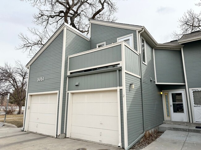 Newly Updated Townhome with Three Balconie... - Newly Updated Townhome with Three Balconie...