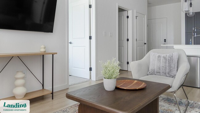 Building Photo - 650 N Main St