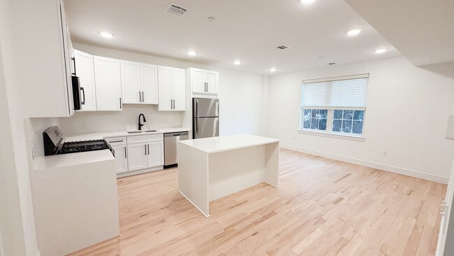 Kitchen - 325 Union Blvd