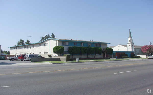 Primary Photo - 10519 Paramount Blvd