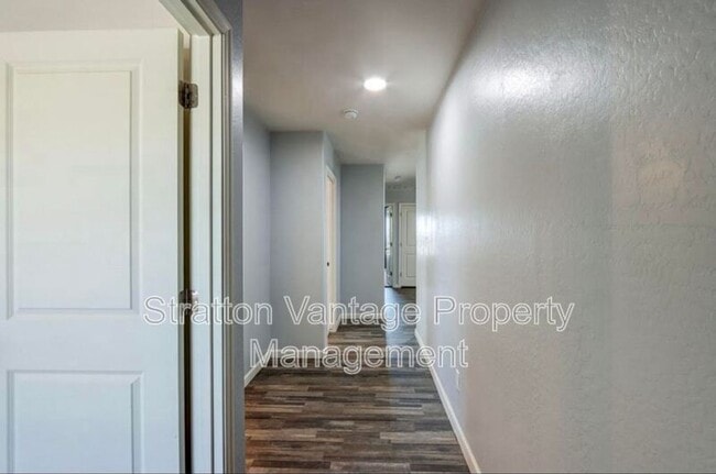 Building Photo - 337 E Bobcat Pl