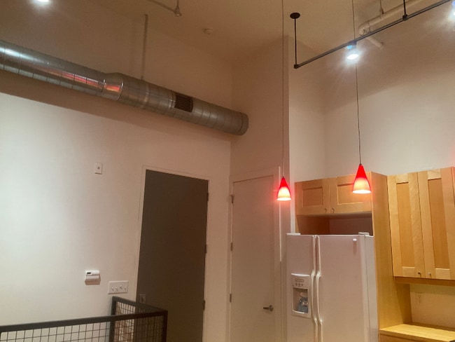 Building Photo - 342 W 200 S