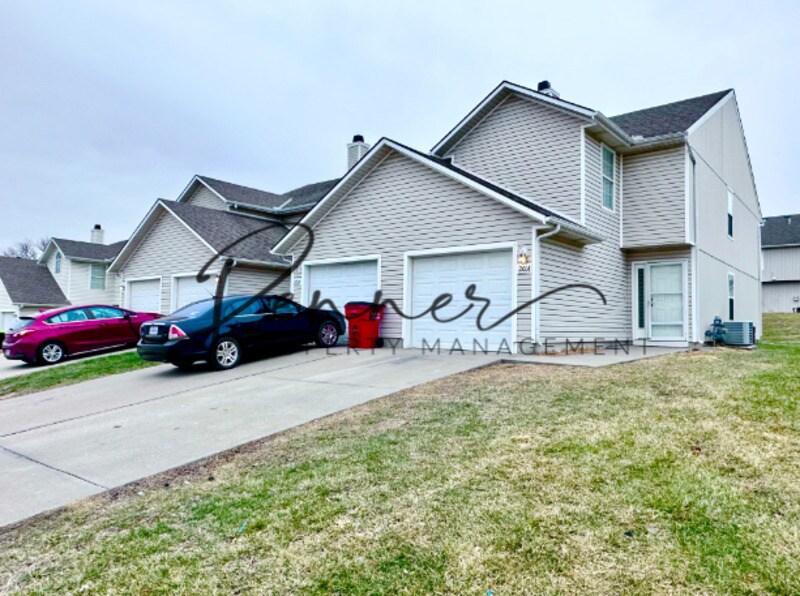 201 NE Dogwood, Oak Grove, MO 64075 Townhome Rentals in Oak Grove MO