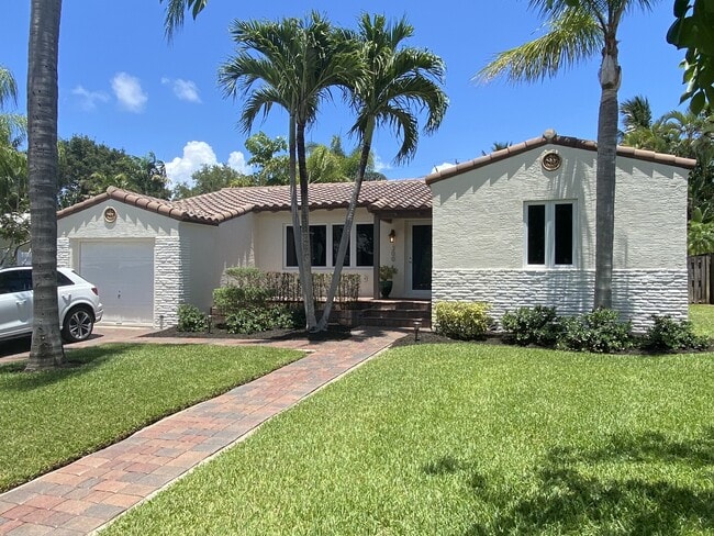 Photo - 300 NE 17th Ave House