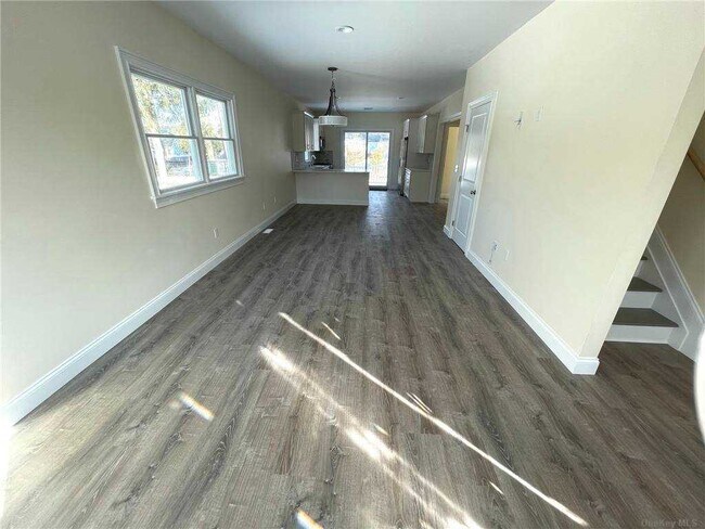 Building Photo - 213 Cadman Ave