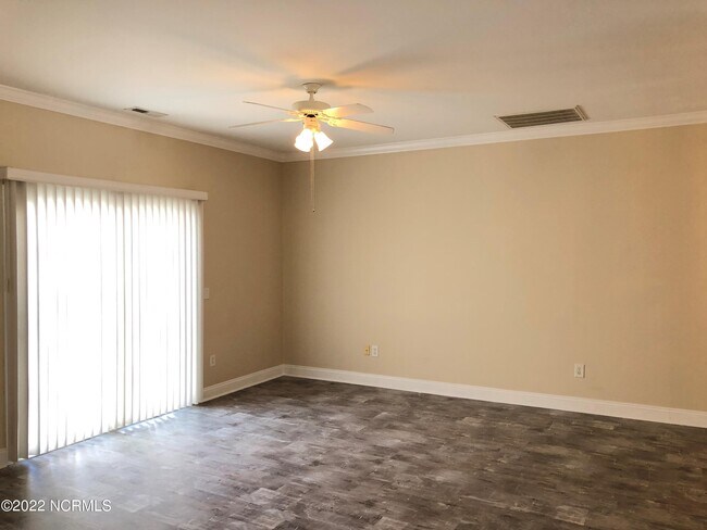 Building Photo - 1694 Honeybee Ln