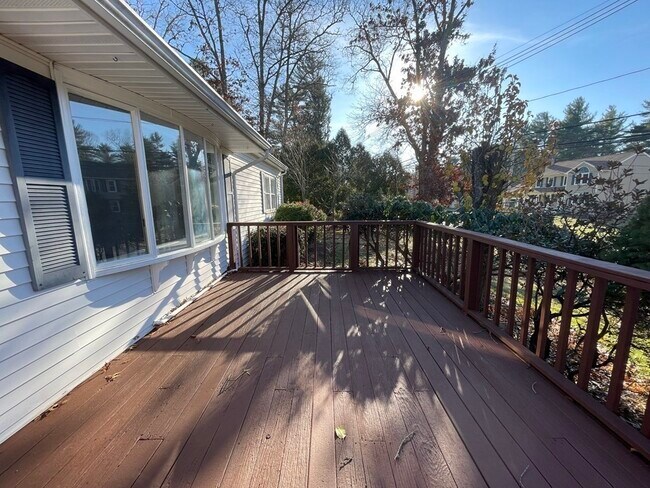 Building Photo - 536 Delano Rd