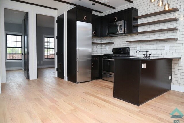 Primary Photo - 442 Lorimer St