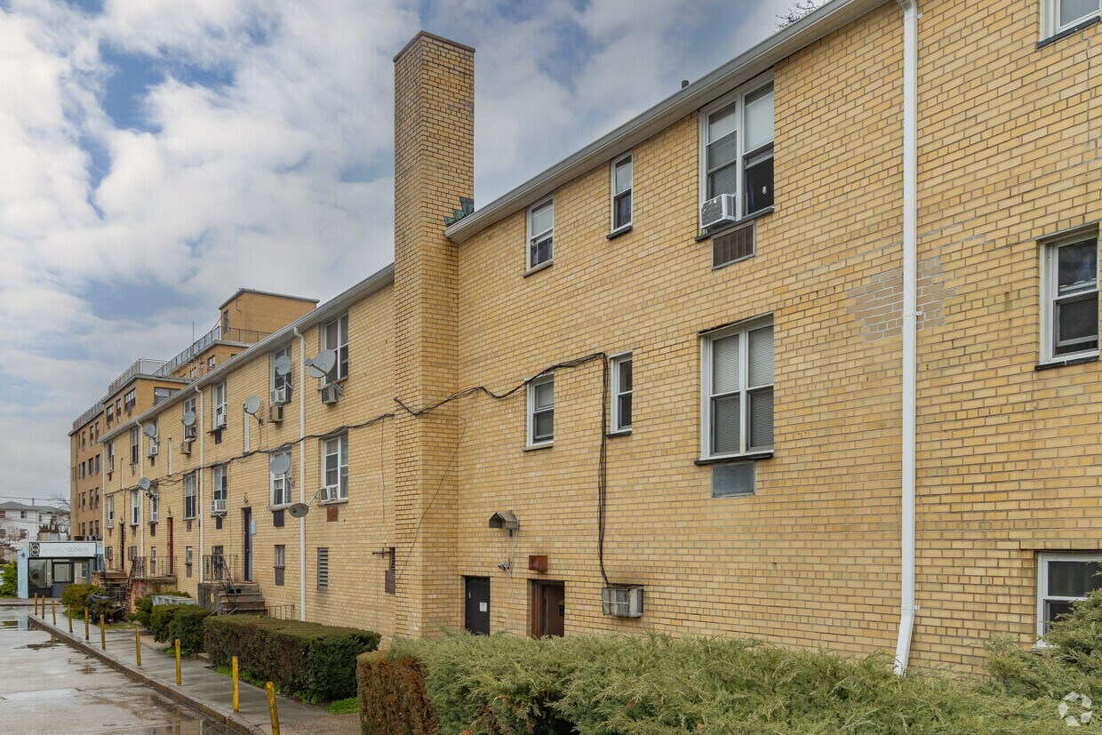 Building Photo - 2781-2791 Linden Blvd