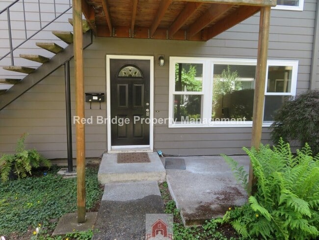 Building Photo - 131 SE 22nd Ave