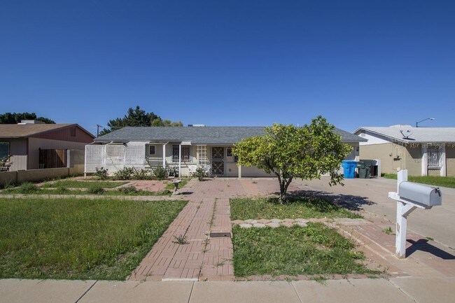 Building Photo - 5208 S 40th Pl