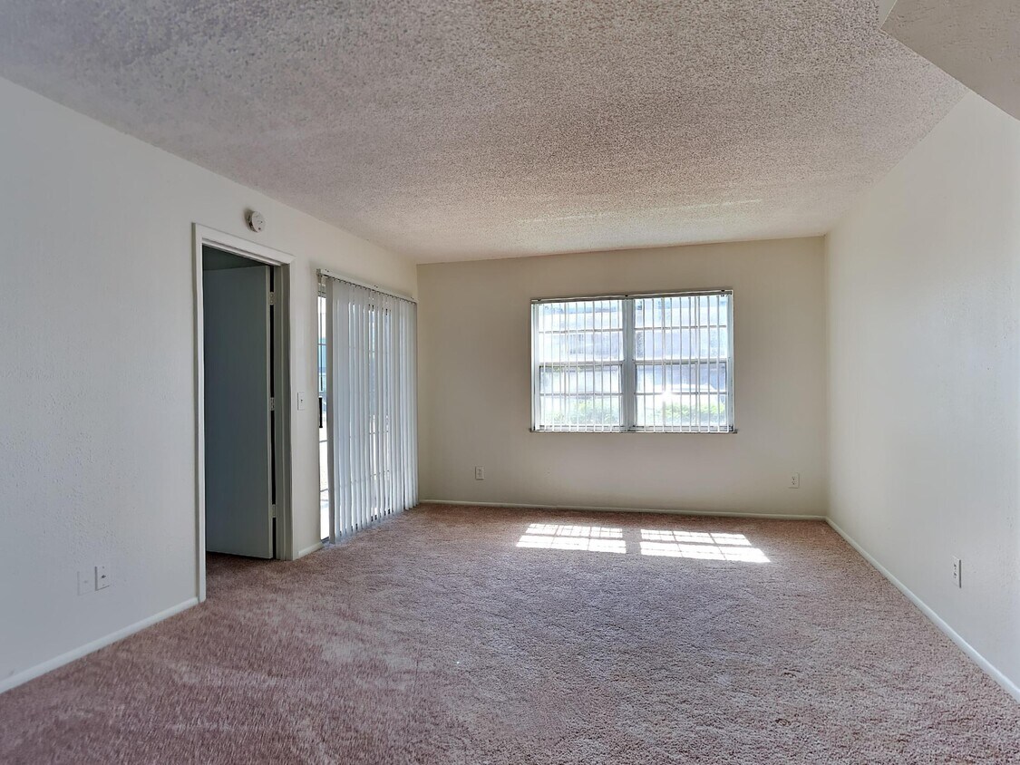 Primary Photo - 1625 SE Green Acres Cir