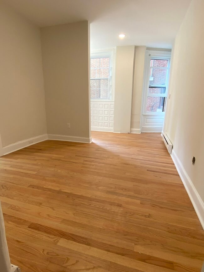 Building Photo - 908 S 47th St