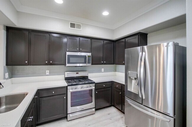 Building Photo - 3 br, 3 bath Townhome - 1338 Caminito Fabr...